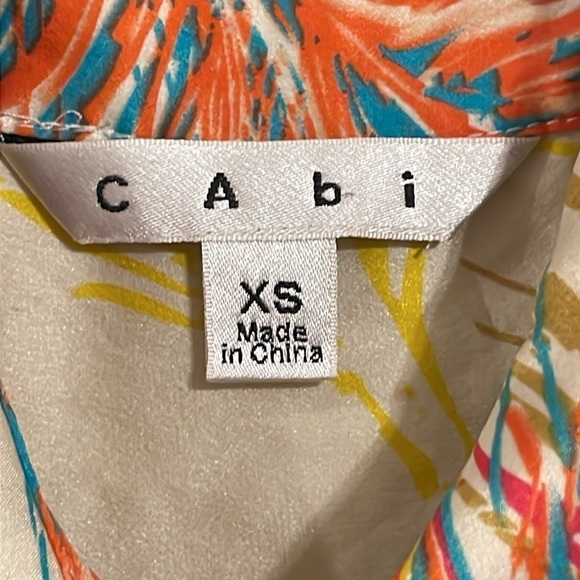 Cabi Women's 100% Silk Button Front Top XS Colorful Feather Print Sleeveless - Picture 9 of 16